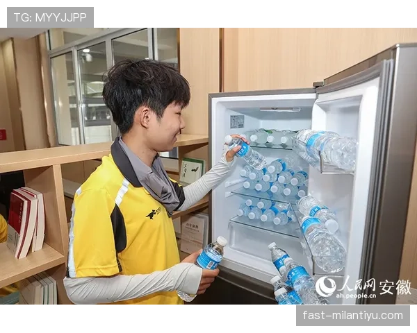 张楠家的冰箱里居然塞满了能量胶,连瓶装水都得排队放? 张楠家的冰箱里居然塞满了能量胶,连瓶装水都得排队放?