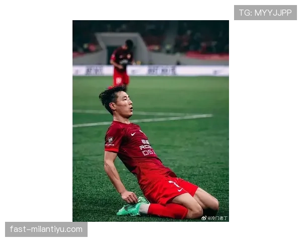 武磊今天又穿那双破运动鞋出门了?网友都看傻了! 武磊今天又穿那双破运动鞋出门了?网友都看傻了!