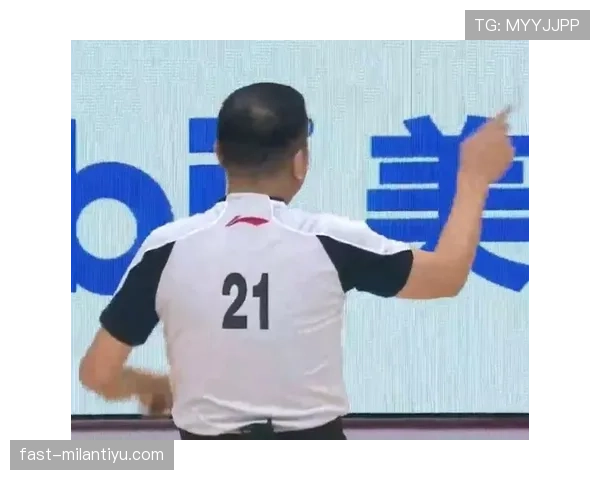 王昶果然不只是球场上的狠角色,听说私下连吃顿饭都能吃出富豪范儿? 王昶果然不只是球场上的狠角色,听说私下连吃顿饭都能吃出富豪范儿?